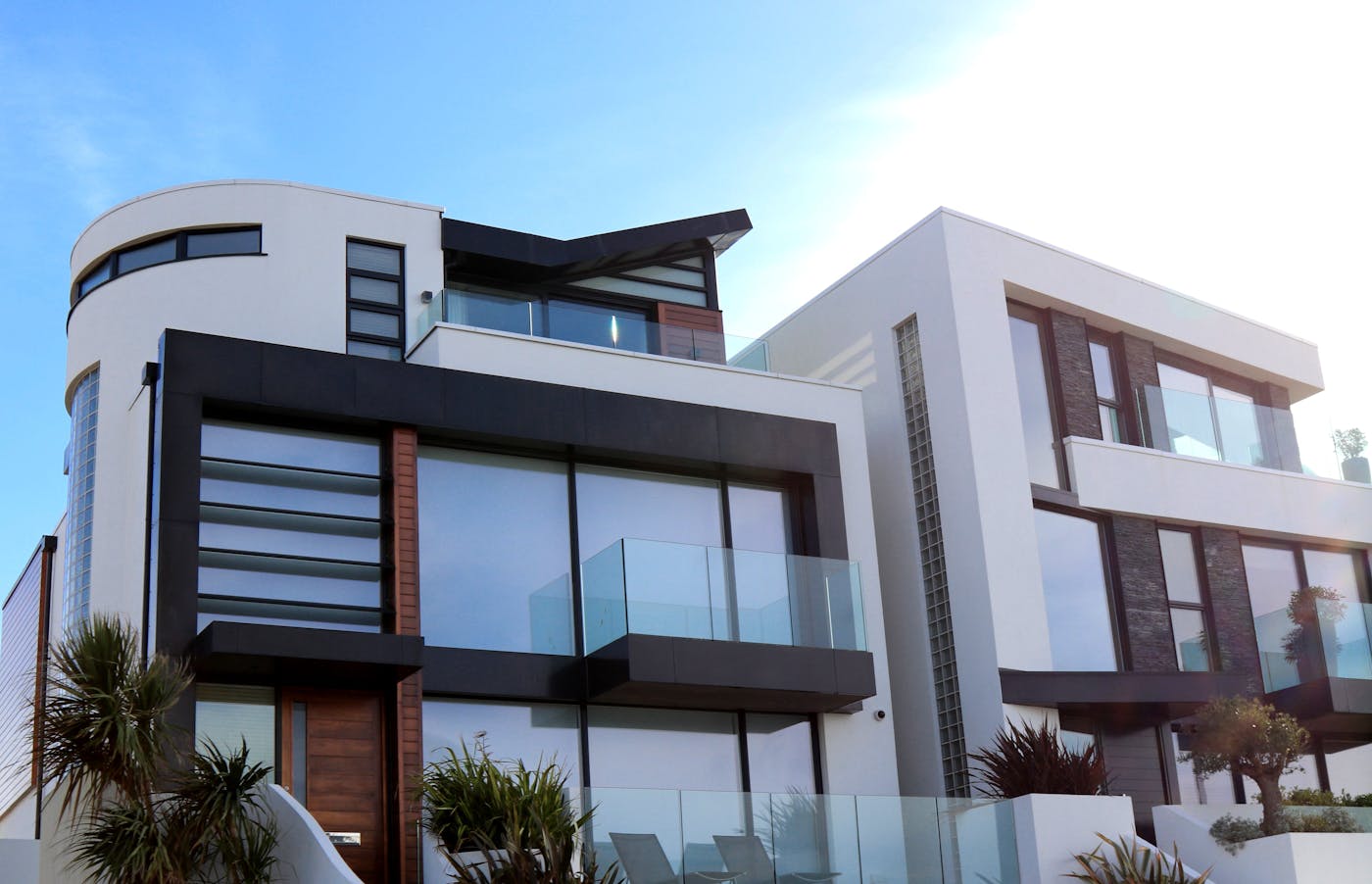 Modern commercial-style outdoor presentation
